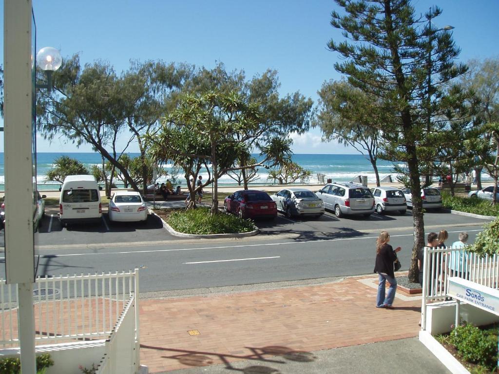 The Sands Surfers Paradise Rum bild